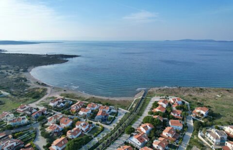 FULL DENİZ MANZARALI VE DENİZE YÜRÜME MESAFESİNDE 4+1 VİLLA